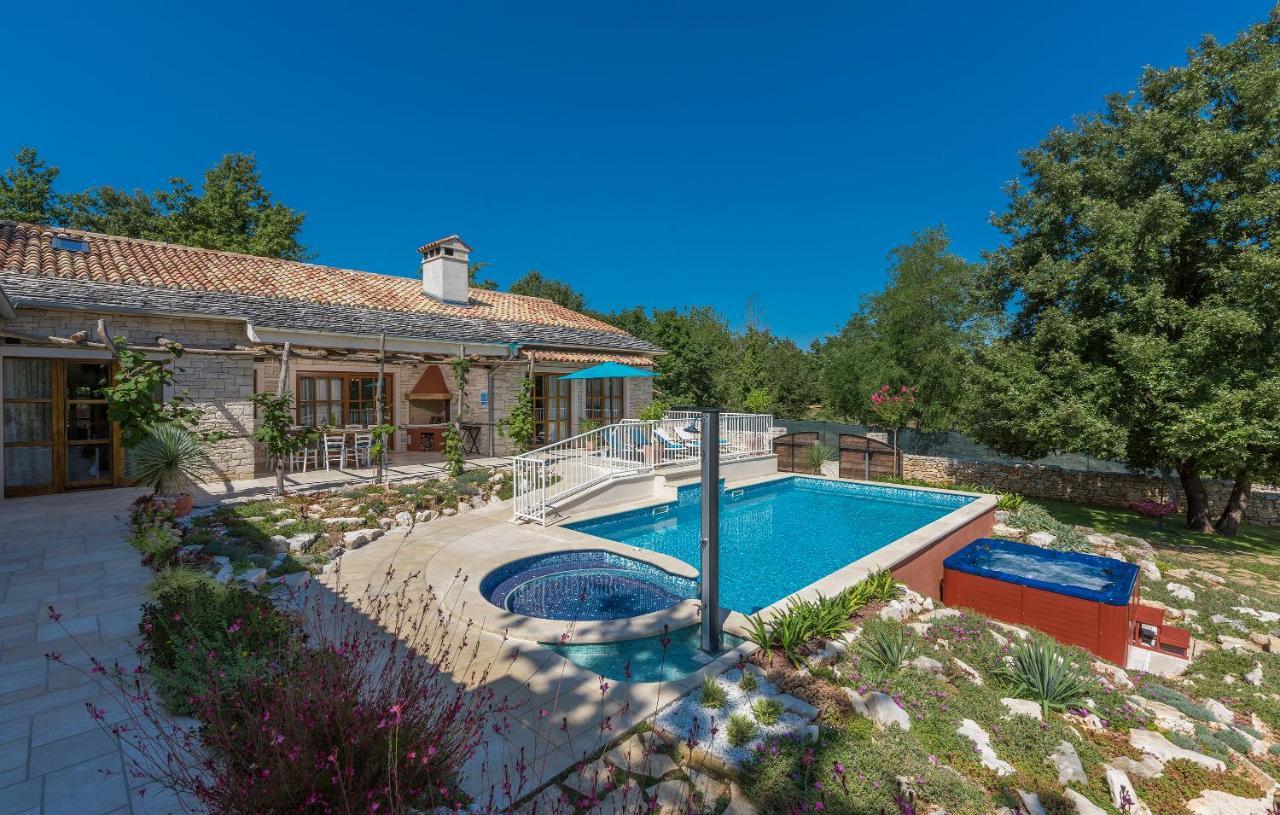Family Villa Lipica With Private Pool And Jacuzzi Пазин Экстерьер фото